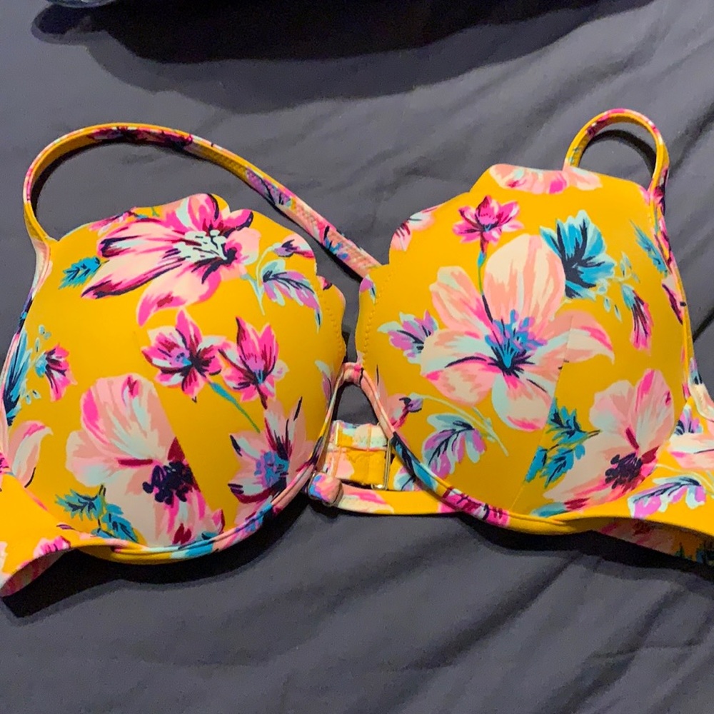 Shade & Shore Bikini top only size 38B